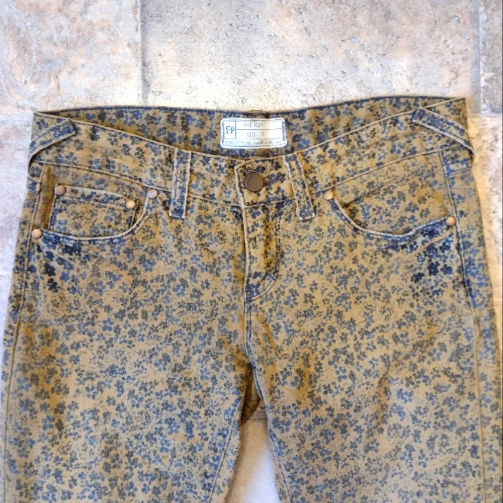 Free People mustard blue floral skinny jeans size 26